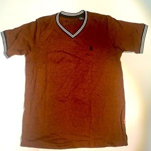 🦁 English Laundry Lions Creat V Neck